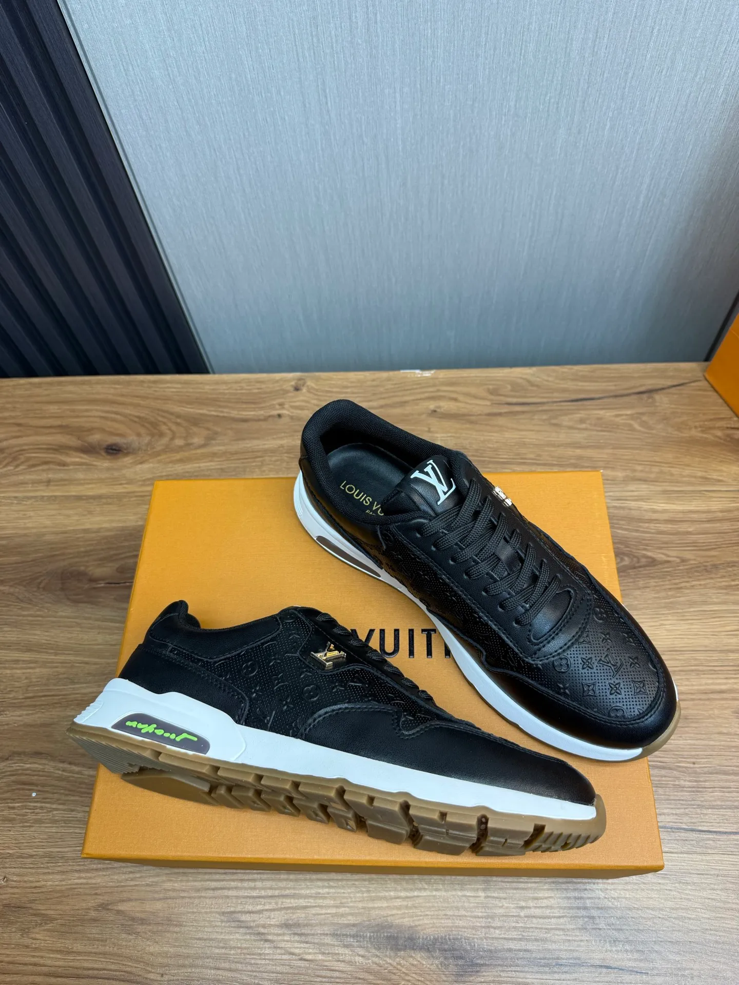 Men's shoes 💰460💰 LOUIS VUITTON [Luden Yiwei] Brand new trendy Lv is on the market 🎁, casual and fashionable men's shoes 👟 Original version shipped 1:1✅ The upper is made of imported brand leather + sheepskin lining, the original wear-resistant rubber outsole, the version is simple and elegant, exclusive for trendy men. 38-44